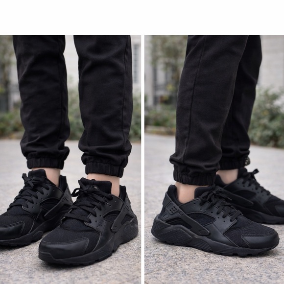 Nike Air Huarache Youth 7Y Triple Black Sneakers - Picture 1 of 12